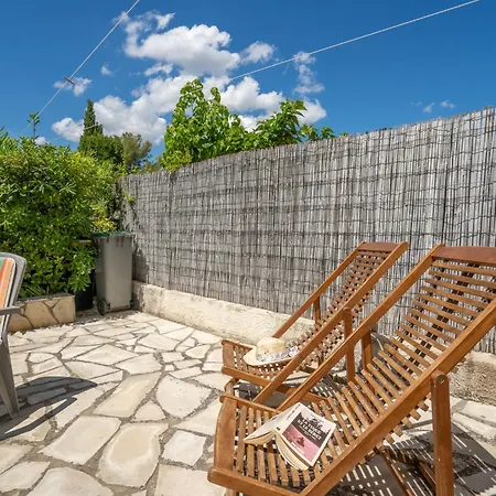 Apartment Les Jardins De Sinople By Interhome La Madrague